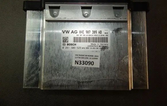 Volkswagen PASSAT B8 Engine control unit/module 04E907309AB