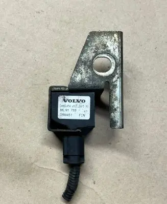 Volvo V70 Airbag deployment crash/impact sensor 8691733 3085106421 8691736