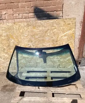 Chrysler 300 - 300C Front windscreen/windshield window 43R001530