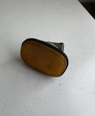 Toyota RAV 4 (XA20) Front fender indicator light