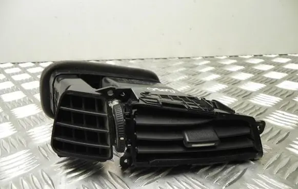 Rear air vent grill