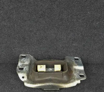 Ford Kuga I Engine mount bracket V617M121