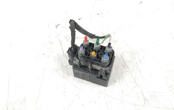 Porsche Macan (95B) Air suspension valve block 15152400272 755712 140316
