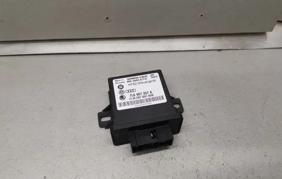 Volkswagen Touareg I Light module LCM 7L6907357A