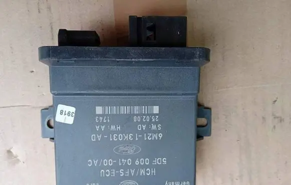 Ford Mondeo MK IV Light module LCM 6M2113K031AD