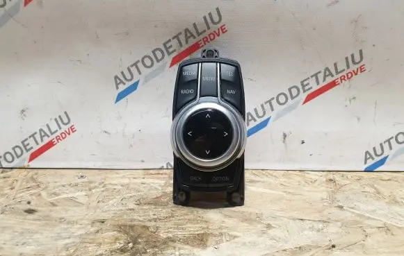 Head unit multimedia control