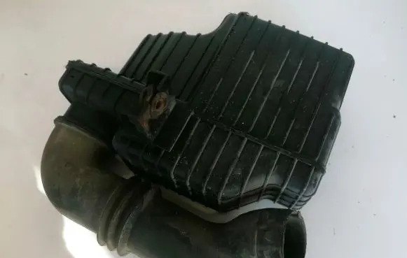 Ford Fiesta Intake resonator 96mf9f763bd