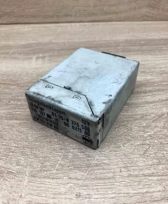 BMW 3 E46 Wing mirror control module 8376506 05021100