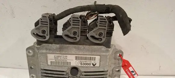 Renault Clio III Engine control unit/module 8200461733 21585412-6B 8200504593