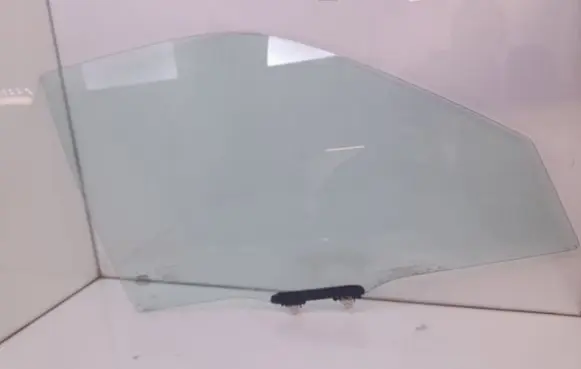 Honda CR-V Front door window glass four-door