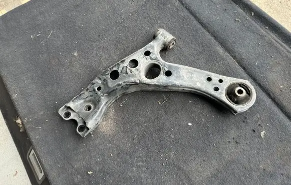 Toyota C-HR I Front lower control arm/wishbone