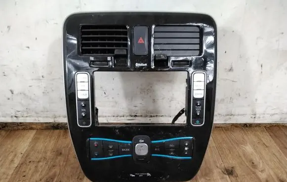 Nissan Leaf I (ZE0) Climate control unit
