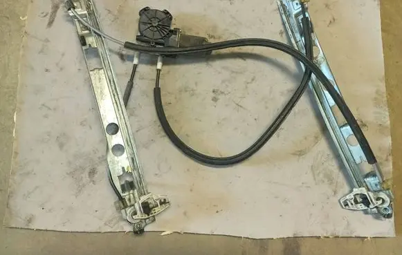 Renault Megane II Front door window regulator with motor 