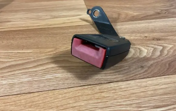 Audi TT Mk1 Rear seatbelt buckle 8N8857739 15031999