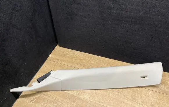 Land Rover Discovery 5 (A) pillar trim HY3203513A