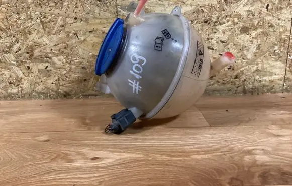 Volkswagen PASSAT B6 Coolant expansion tank/reservoir 1K0121407A