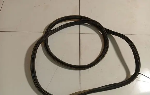 Volkswagen PASSAT B6 Rubber seal front coupe door 