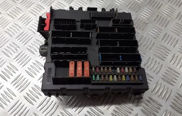 Opel Vectra C Fuse box cover 13170890