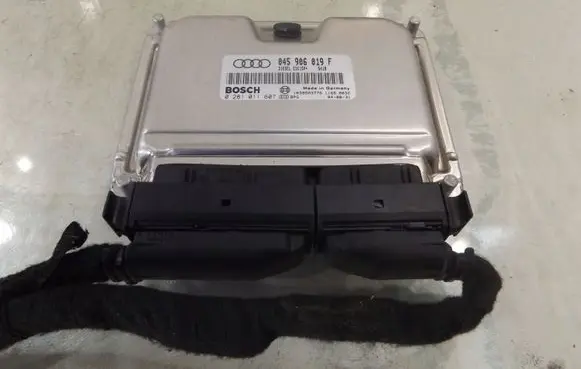 Audi A2 Engine control unit/module 0281011607