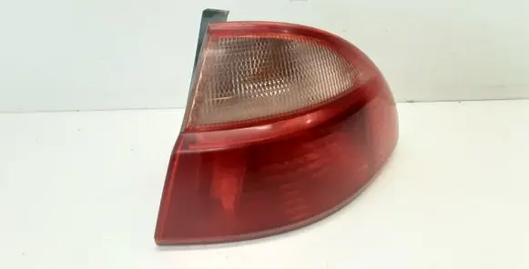 Toyota Avensis T220 Rear/tail lights