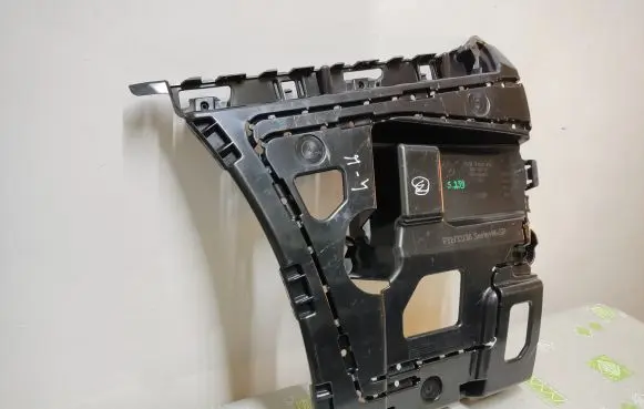 BMW 4 F32 F33 Bumper support mounting bracket corner 7428731 51127428731 51127285561