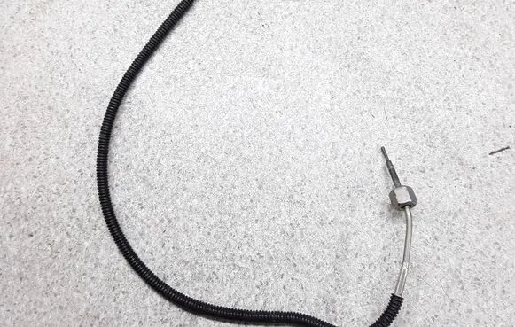 Mercedes-Benz CLS C218 X218 Exhaust gas temperature sensor A0009058605