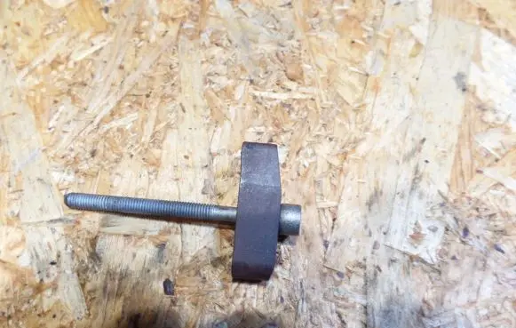 Jeep Grand Cherokee (WK) Fuel Injector clamp holder