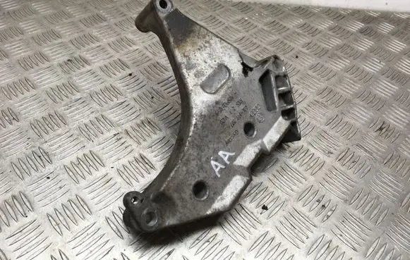 Volkswagen Tiguan Engine mounting bracket 03L199207