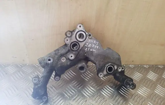 Toyota Auris 150 Other engine bay part