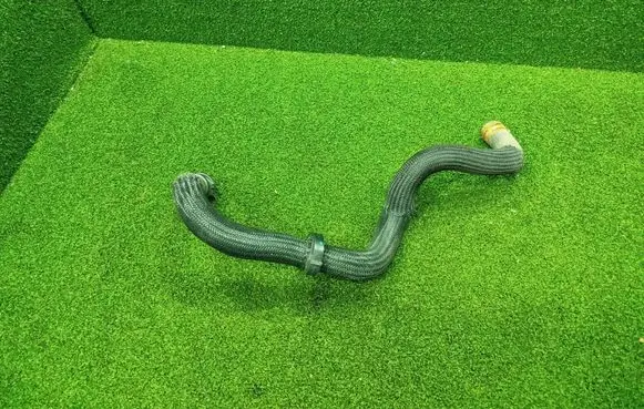 Engine coolant pipe/hose