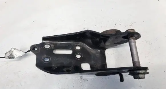 Toyota Avensis T270 Engine mounting bracket 