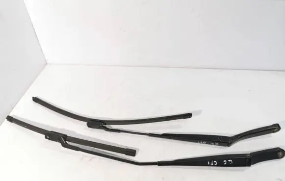 Volkswagen Golf VI Front wiper blade arm 1Q1955410 1Q1955409