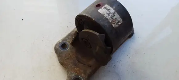 Mitsubishi Outlander Engine mount bracket