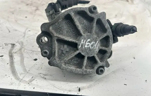 Citroen DS3 Vacuum pump 9804021980