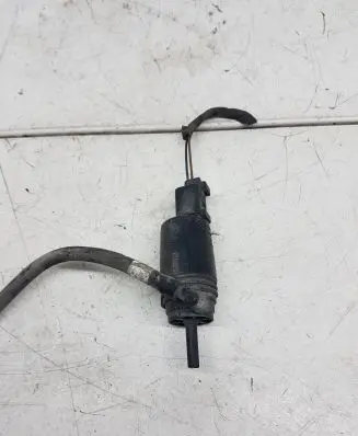 BMW 5 E60 E61 Windscreen/windshield washer pump 23557610 8377612