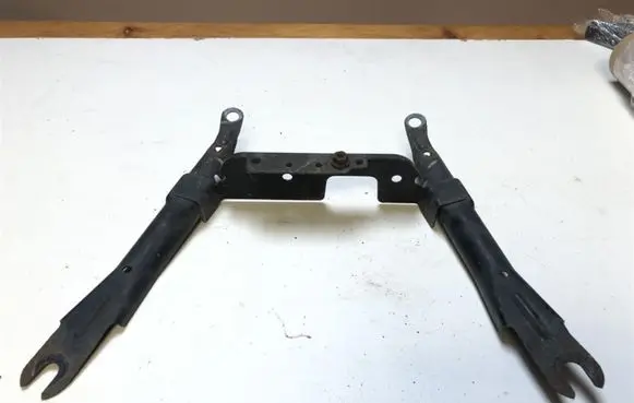 Ford Mondeo Mk III Radiator support slam panel bracket 1S7X12431AC