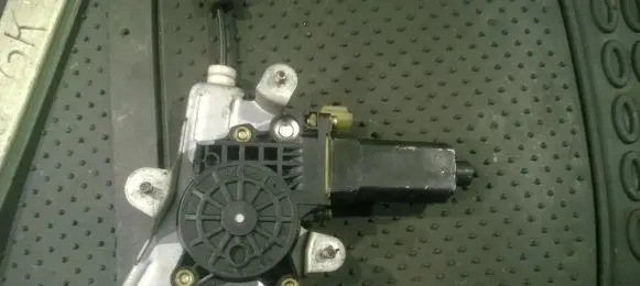 Hyundai Accent Rear door window regulator motor