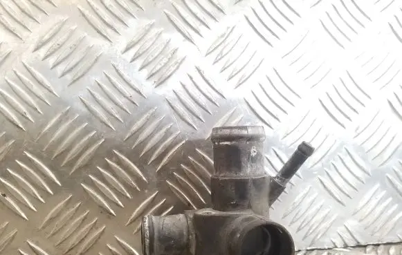 Volkswagen PASSAT B4 Engine coolant pipe/hose 028121133B