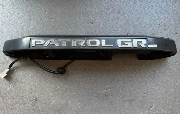 Nissan Patrol Y61 Other trunk/boot trim element 90895VB020