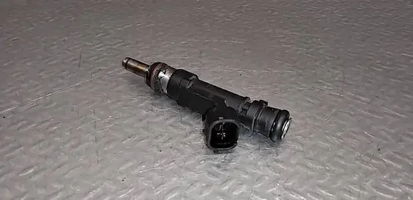 Audi A6 S6 C6 4F Fuel injector 0280158053 06E133551