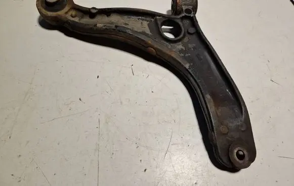 Opel Movano B Front lower control arm/wishbone 545601173R