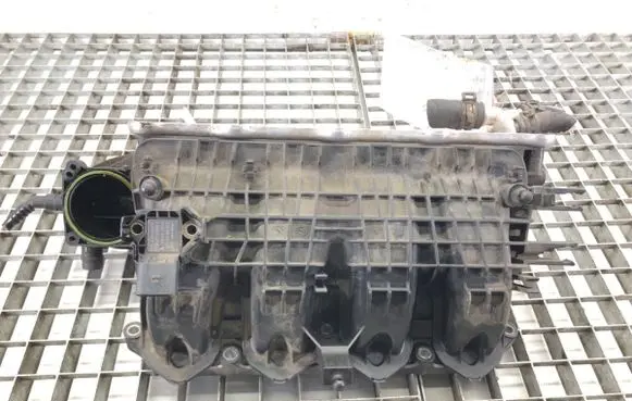 Volkswagen PASSAT B8 Intake manifold 04E145749B