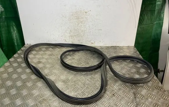Trunk rubber seal (body)