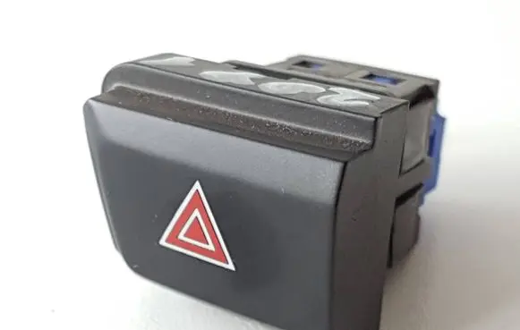 Peugeot 208 Hazard light switch 96750916ZD