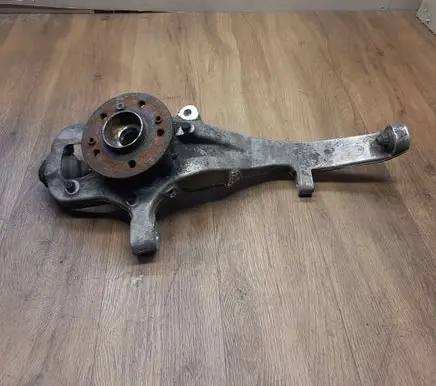 Front wheel hub