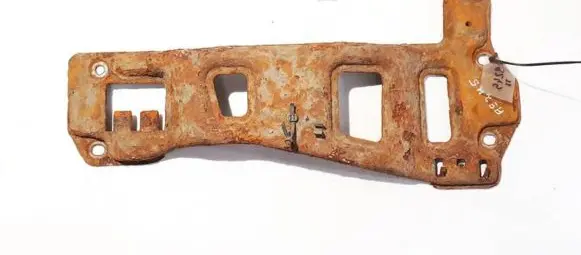 Volvo XC90 Engine mounting bracket