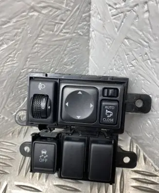 Nissan Juke I F15 Wing mirror switch P10020B48600