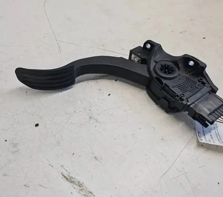 Volvo V70 Accelerator throttle pedal 6G929F836BD