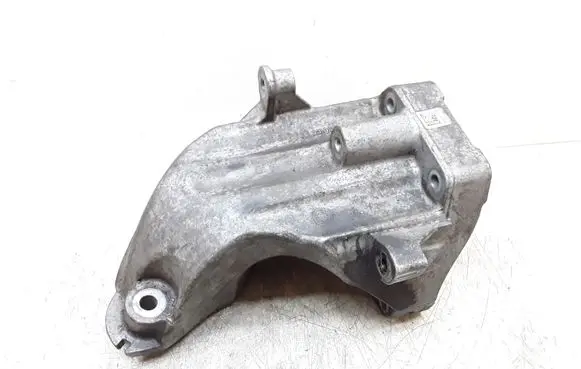 Mercedes-Benz C W204 Engine mounting bracket A6512230004