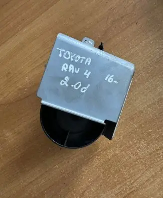 Toyota RAV 4 (XA40) Horn signal 8904042011